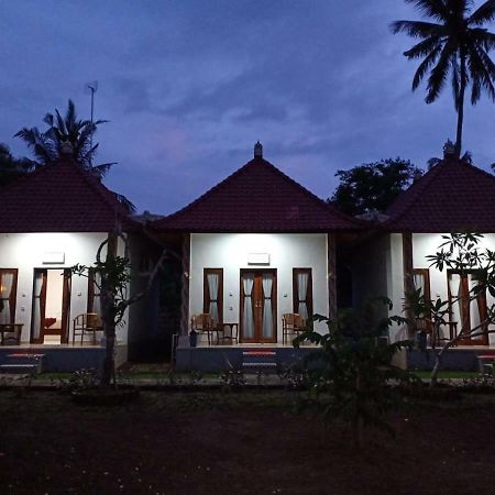 Santhi Guna Bungalow Toyapakeh Exterior photo