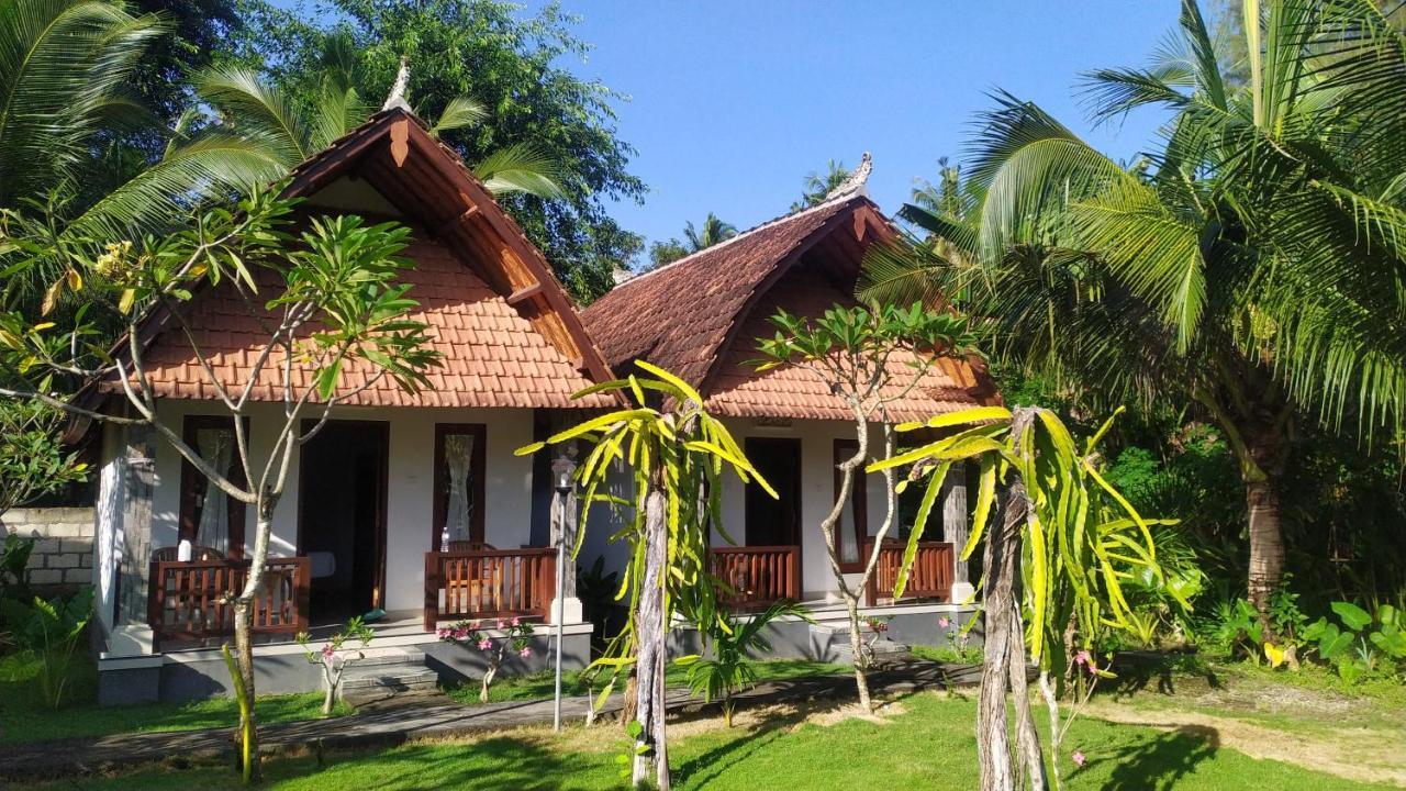 Santhi Guna Bungalow Toyapakeh Exterior photo