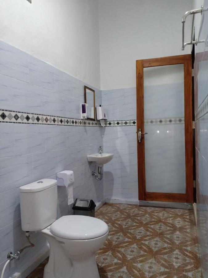 Santhi Guna Bungalow Toyapakeh Exterior photo