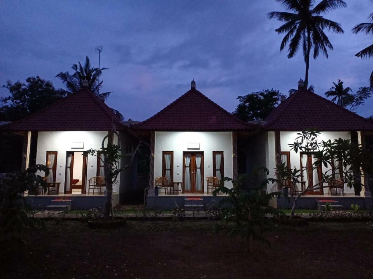 Santhi Guna Bungalow Toyapakeh Exterior photo