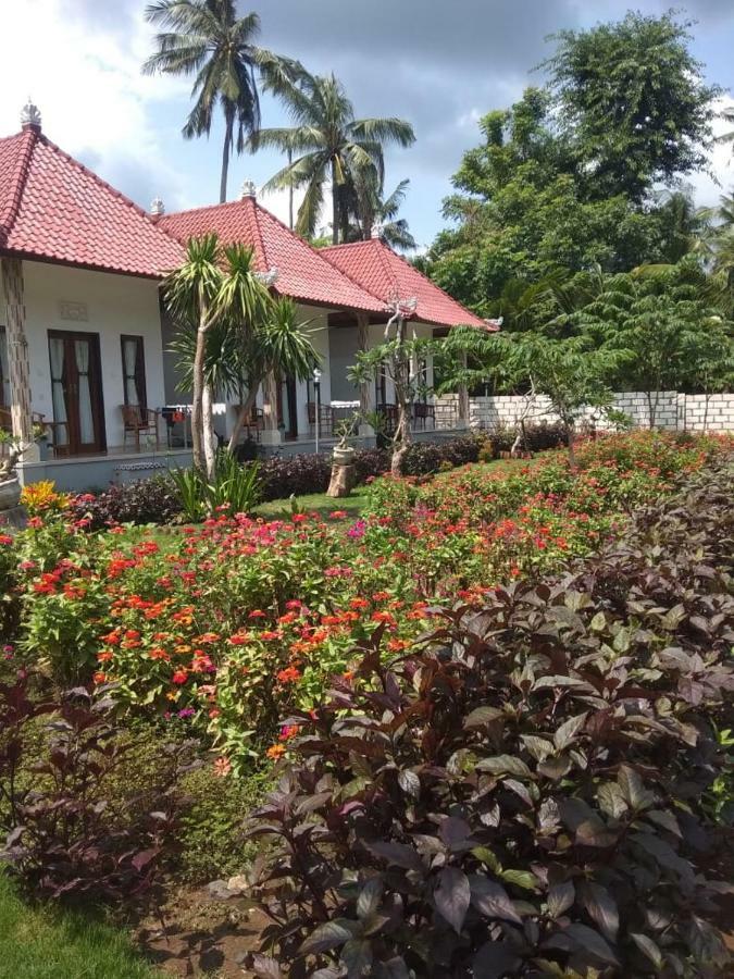 Santhi Guna Bungalow Toyapakeh Exterior photo